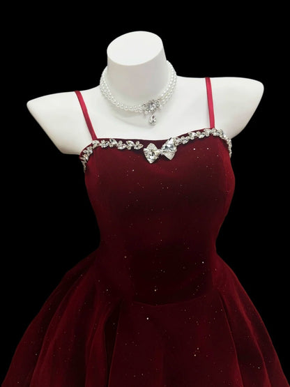 Wunderschönes Ballkleid mit Spaghettiträgern aus burgunderrotem Samt, kurze Minilänge, ästhetischer Look, Heimkehrkleider RB4354