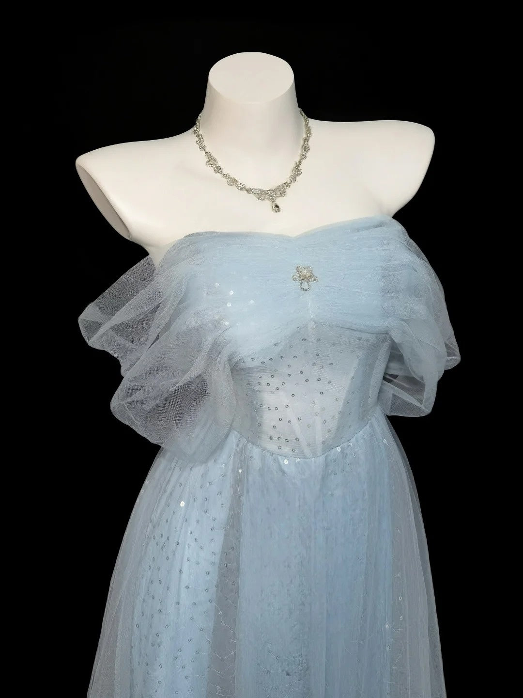 Robes de bal de princesse Formelles A-Line Épaules dénudées Bleu clair avec manches Longues robes de soirée N4520