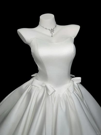 Robe de bal romantique bustier en satin blanc pour diplômée, courte pour la remise des diplômes ou le bal de promo N4527