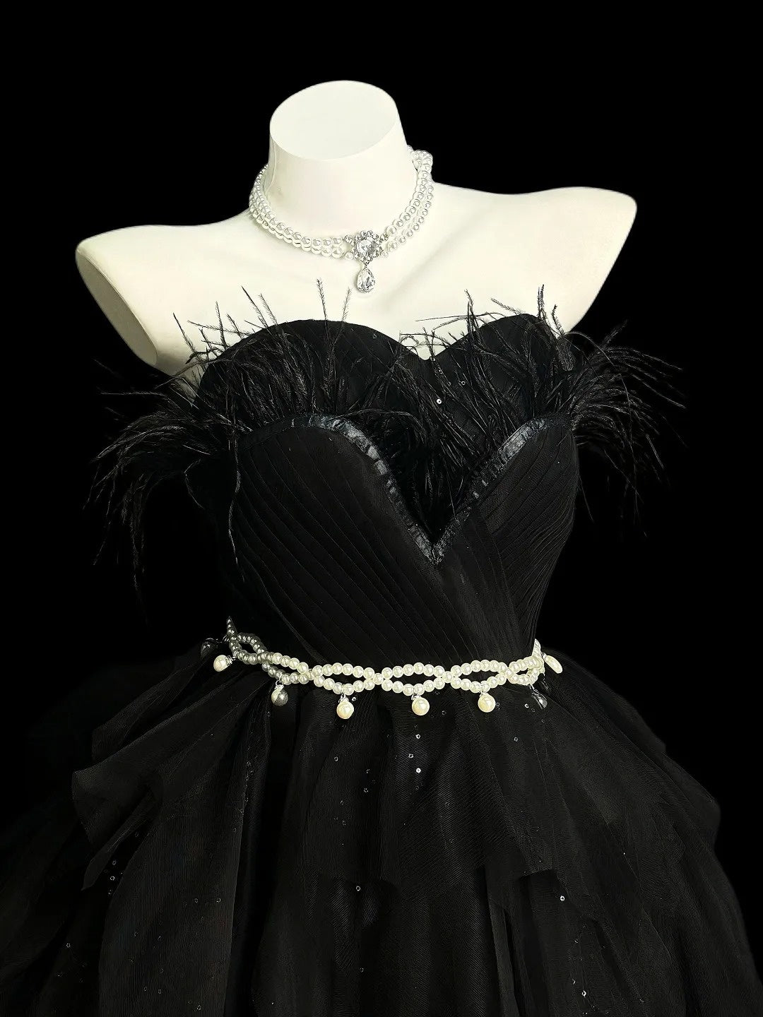 Belle robe de bal bustier noire avec plumes, inspiration pour seniors, robes de remise de diplôme et de bal de promotion N4510