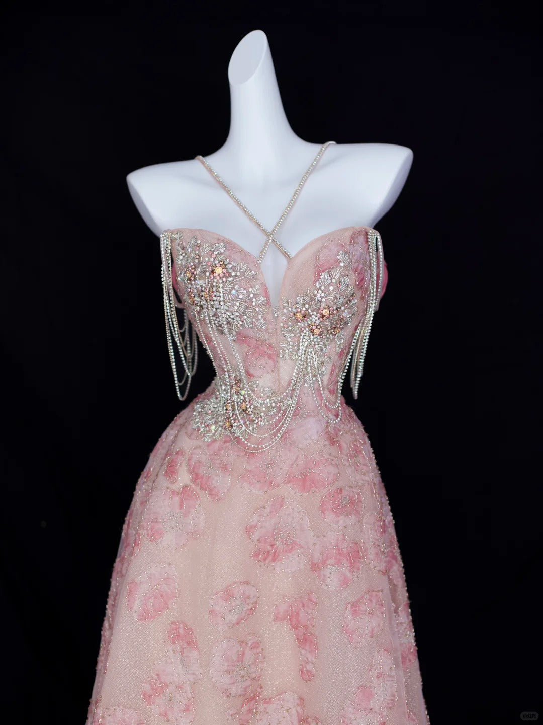 Robe de soirée longue trapèze rose à sequins et perles N2826