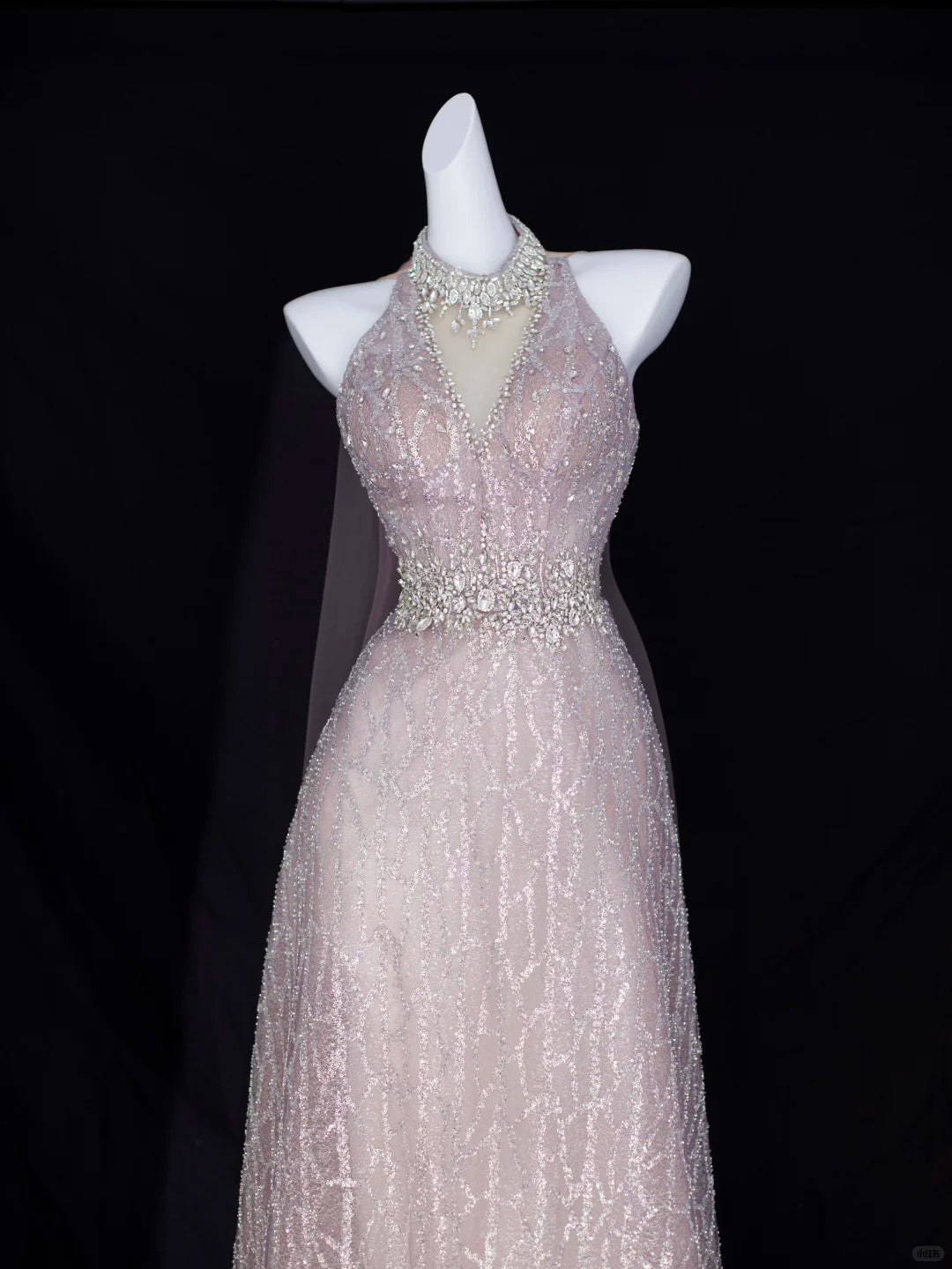 Elegantes A-Linien-Neckholder-Abendkleid in Rouge mit Perlenstickerei Pailletten Geburtstag Ballkleider N2829