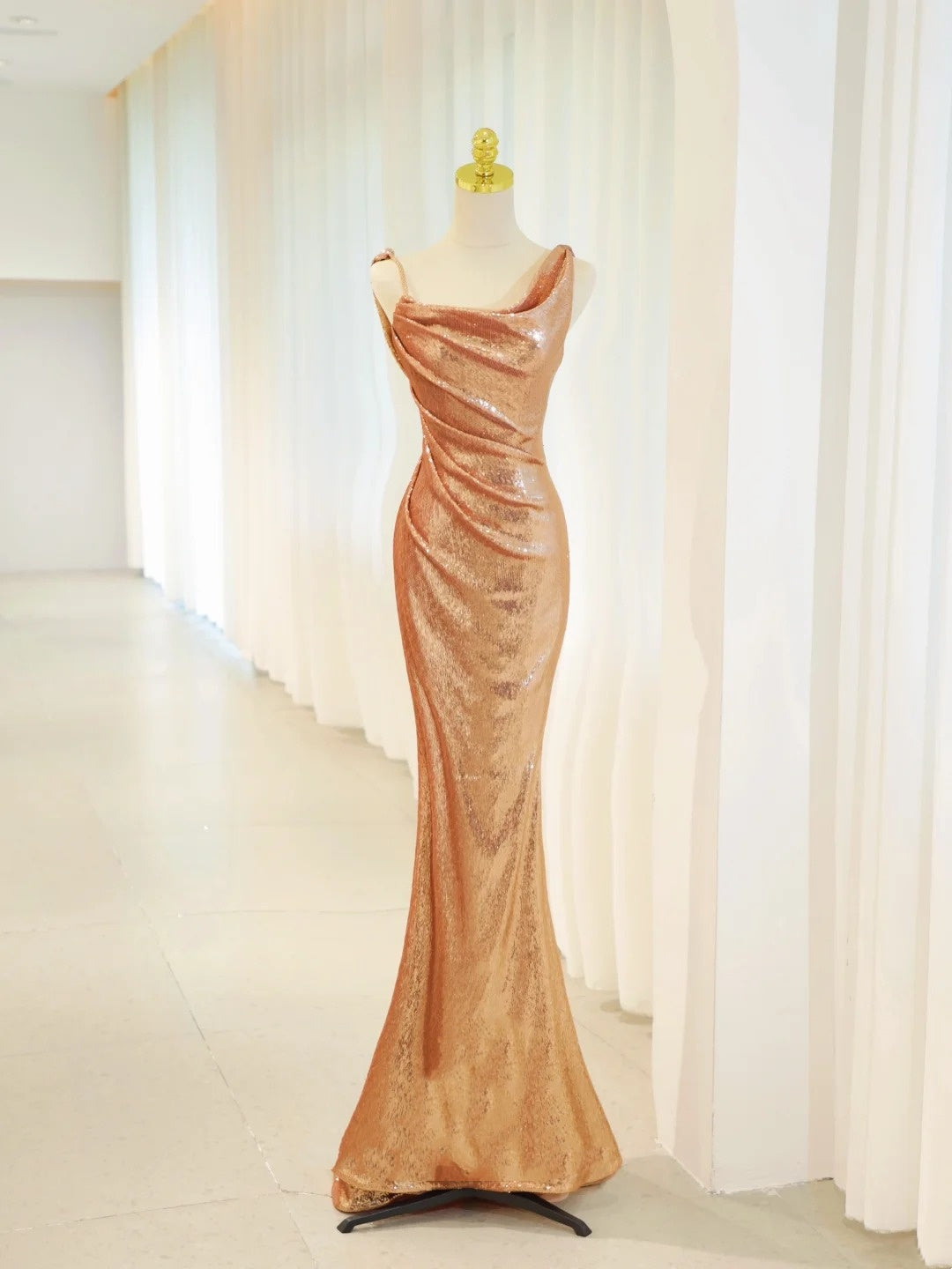 Belles robes de bal sirène dorées à sequins avec longue robe de soirée plissée N2935