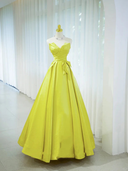 Wunderschöne Ballkleider Prom Queen mit Herzausschnitt aus grünem Satin mit Rüschen Langem Abendkleid N2931