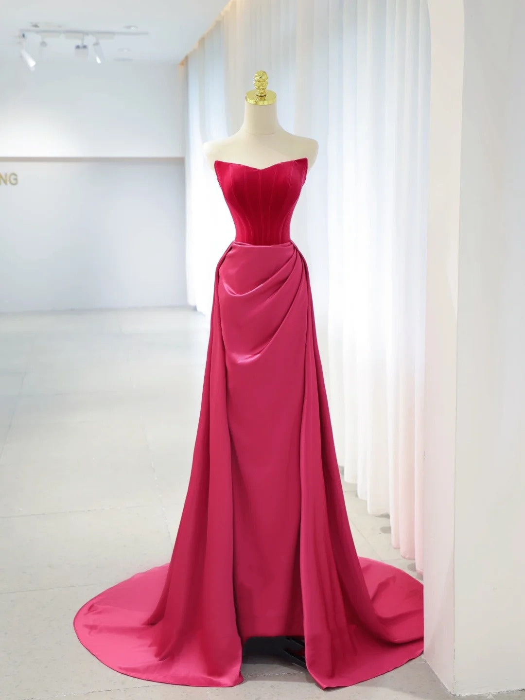 Belles robes de bal sirène bustier en satin rose vif avec longue robe de soirée plissée N2934