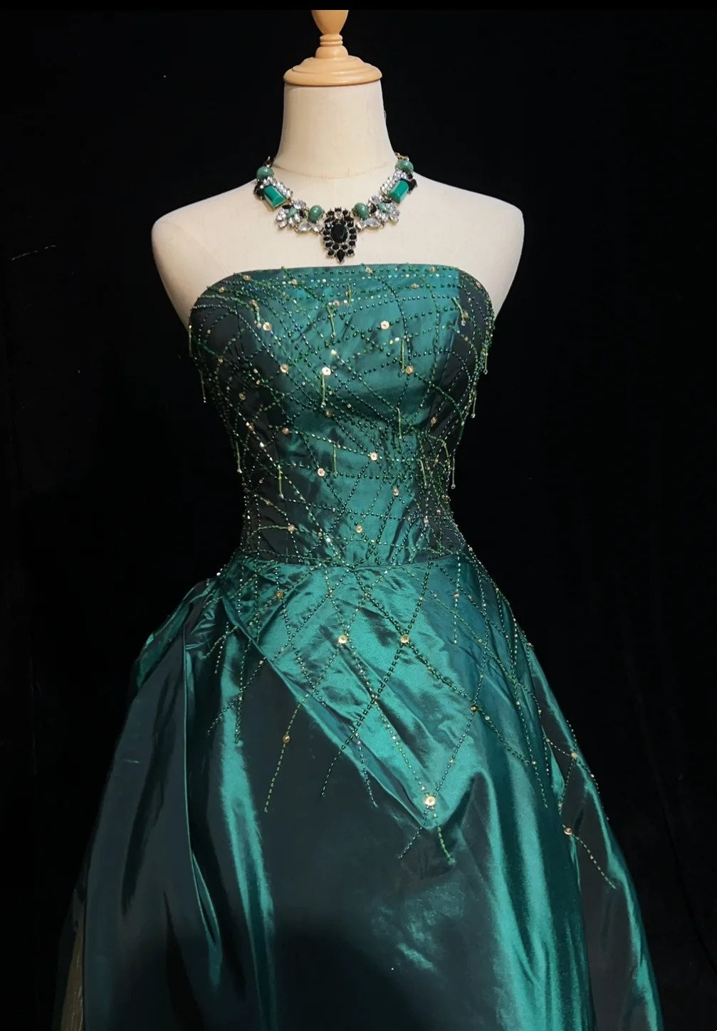 Inspiration Robes de bal vintage Robe de soirée bustier verte avec perles Robe de soirée longue années 80 N2739