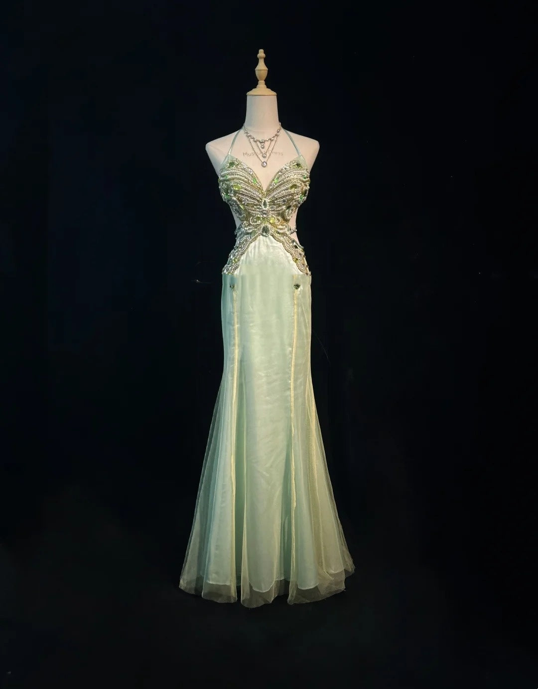 Élégantes Robes de Bal Chic Sirène Licou Vert Satin Dos Nu Sans Manches Avec Perles Robes de Soirée Semi-Formelles N3799