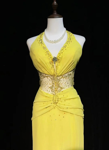 Vintage Prom Dresses A Linie Neckholder V-Ausschnitt Gelb Chiffon Rückenfrei 1990er Lange Formelle Abendkleid N2640