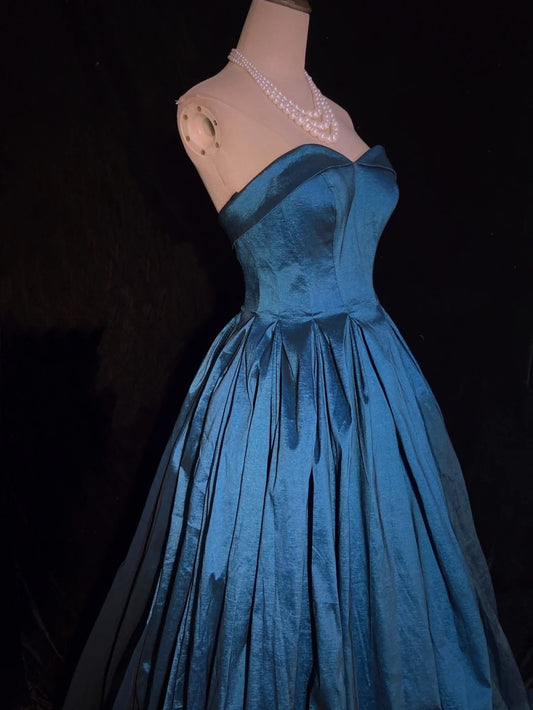 Wunderschöne Ballkleider für den Abschlussball, herzförmiger Ausschnitt, blaues Satin mit Rüschen, lange Abendkleider N3377