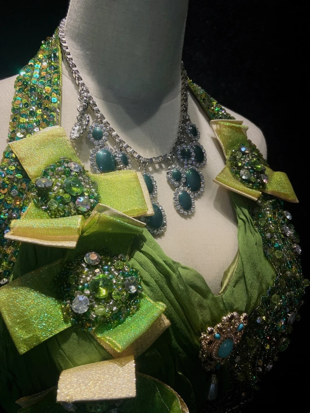 Robes de soirée Glamour A-line en mousseline de soie verte avec perles, tenues de soirée formelles N3843