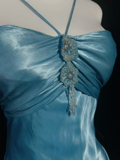 Robes de bal modestes Sirène Col Halter Satin Bleu Sans Manches Avec Volants Robe de soirée formelle N3828
