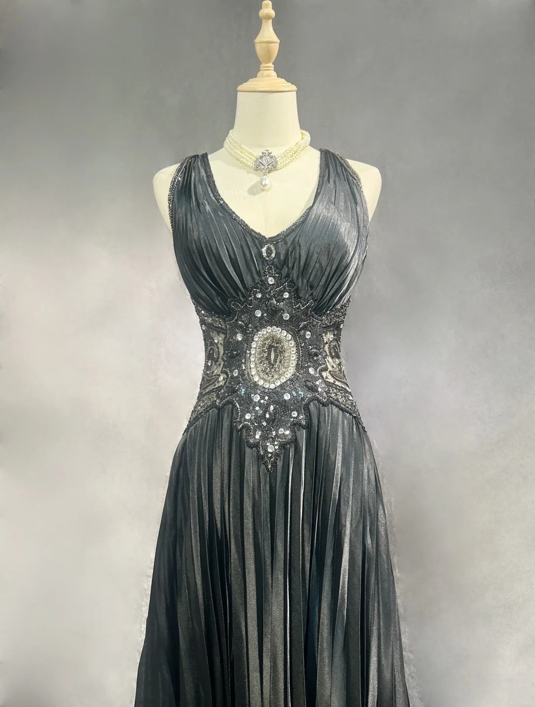 Vintage Abschlussballkleider A-Linie V-Ausschnitt Black Tie Kleid Perlenbesetztes 90er Langes Abendkleid N2652