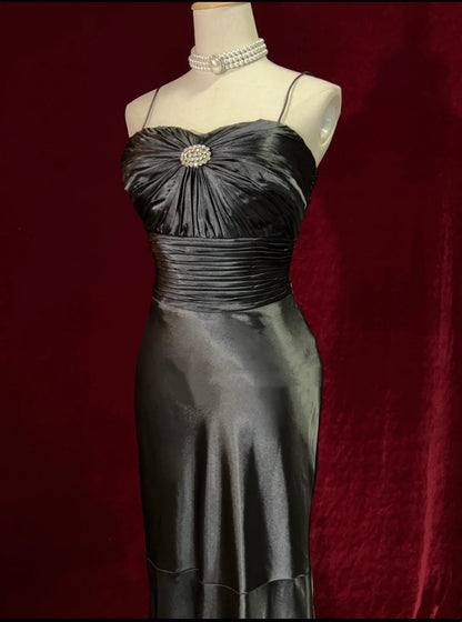 Vintage-Abschlussballkleider Meerjungfrau Spaghettiträger Satin Schwarz mit Rüschen Langes Abendkleid N2497