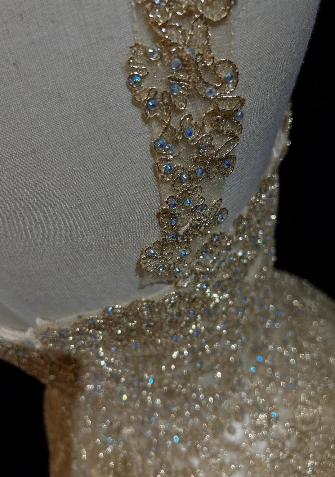 Robe de bal mignonne bustier avec dentelle dorée Idées pour femmes Robes courtes d'anniversaire Mini tenues de rentrée N3341