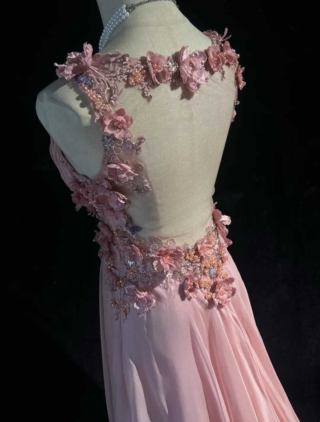 Vintage Abschlussballkleider A-Linie V-Ausschnitt Rosa Chiffon 70er Jahre mit 3D Blumen Perlenbesatz Langes Abendkleid N2528
