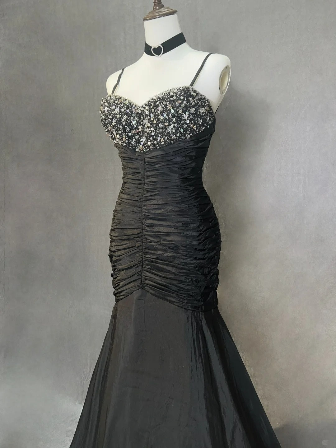 Robes de bal élégantes Robe de soirée queue de sirène à fines bretelles sans manches Robe longue de cérémonie N2875