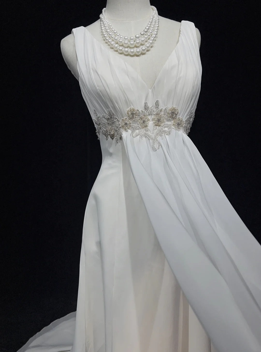 Einzigartige Brautkleider A-Linie V-Ausschnitt Weiß Chiffon Strand Sommer Boho Langes Brautkleid N3298