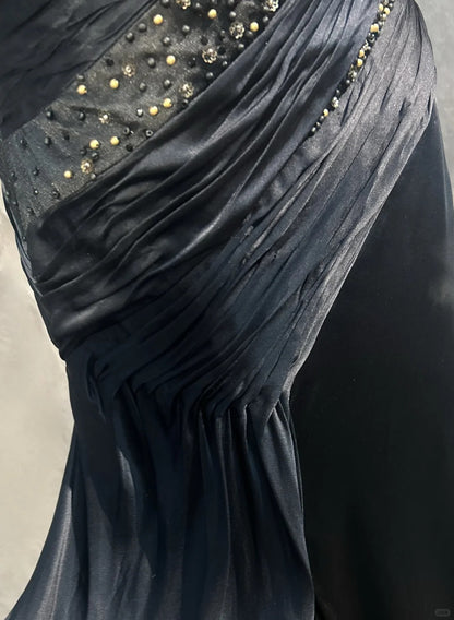 Elegante Abschlussballkleider Meerjungfrau One Shoulder Satin Black Tie Kleid mit Perlen Lang Formelle Abendgarderobe N3704