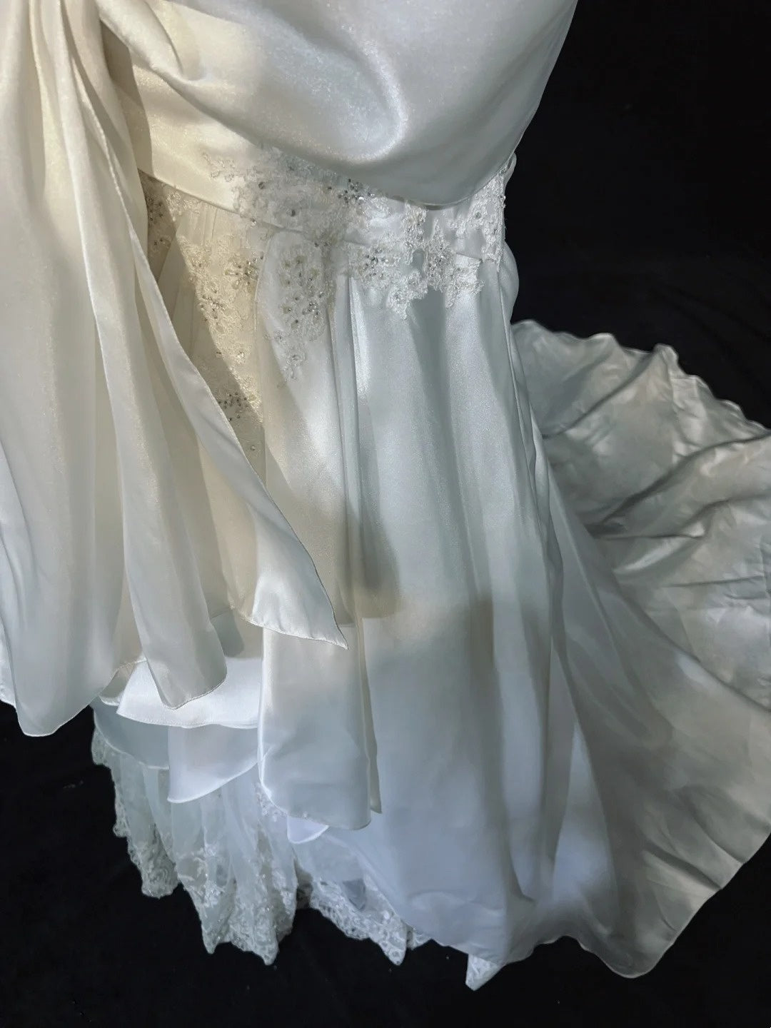 Robes de mariée uniques sirène, fines bretelles, ivoire avec appliques volantées, longue robe de mariée N3631