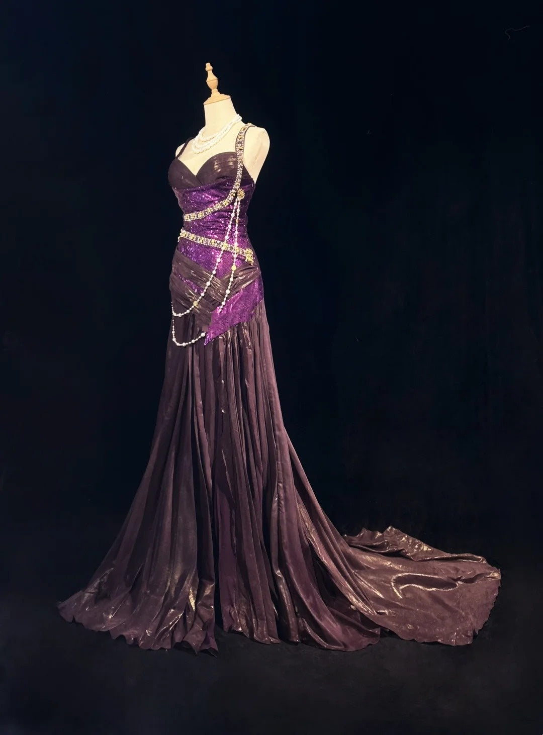 Vintage Abschlussballkleider 1960er Jahre Meerjungfrau Spaghettiträger Lila mit Perlenbesatz Langes Ballkleid N3117
