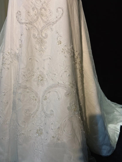 Robes de mariée uniques sirène bustier en satin avec broderies blanches longue robe de mariée N3402