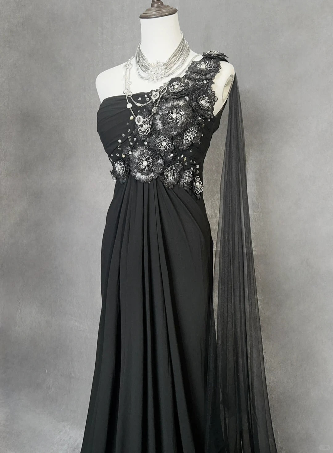 Elegante Abschlussballkleider Meerjungfrau One-Shoulder Black Tie Kleid mit Perlenbesatz Lange Formelle Abendgarderobe N3699