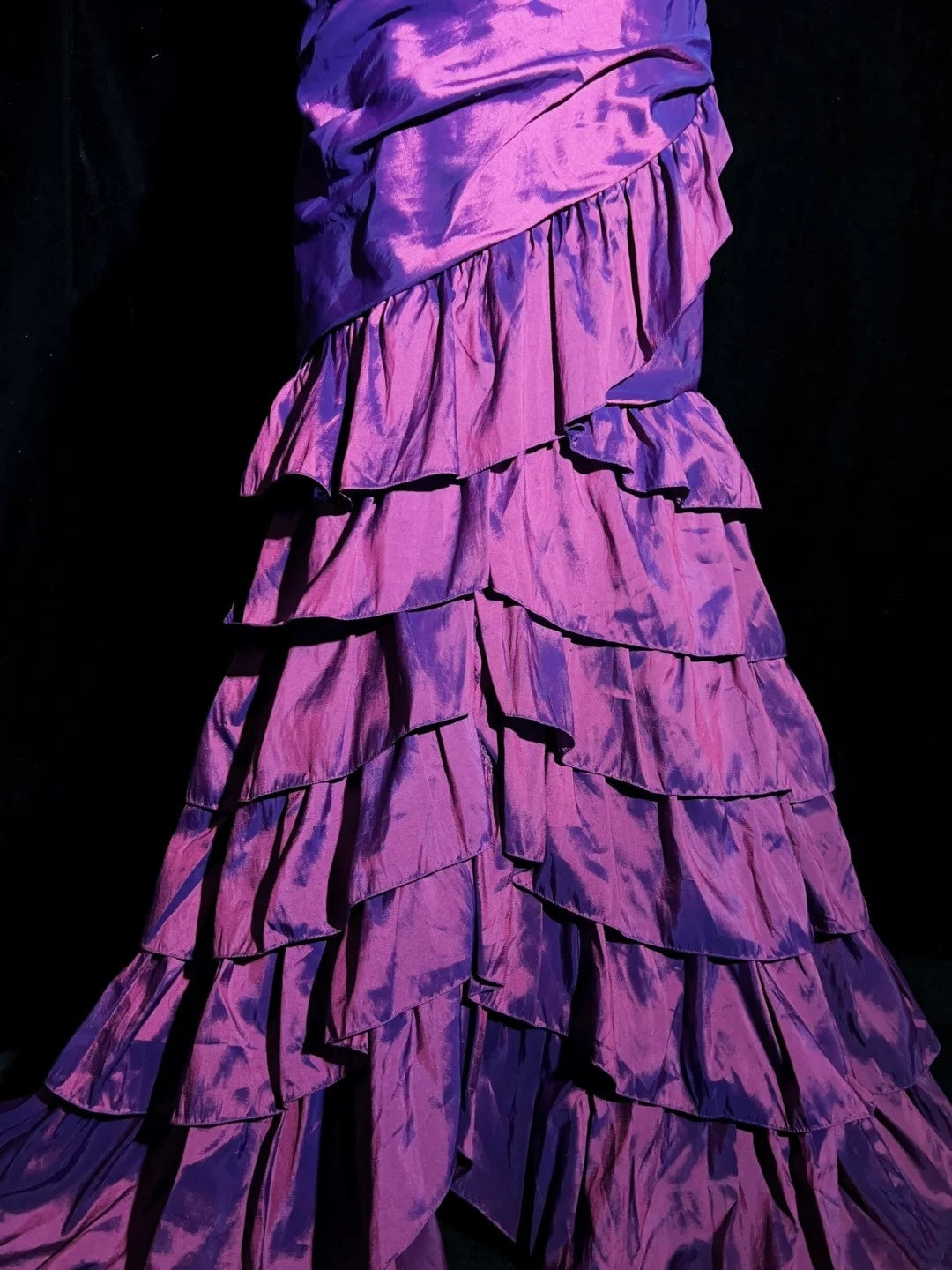 Vintage Prom Dresses 90er Meerjungfrau Trägerlos Lila Satin Mit Stufenrock Lang Semi-Formal Abendmode N3661