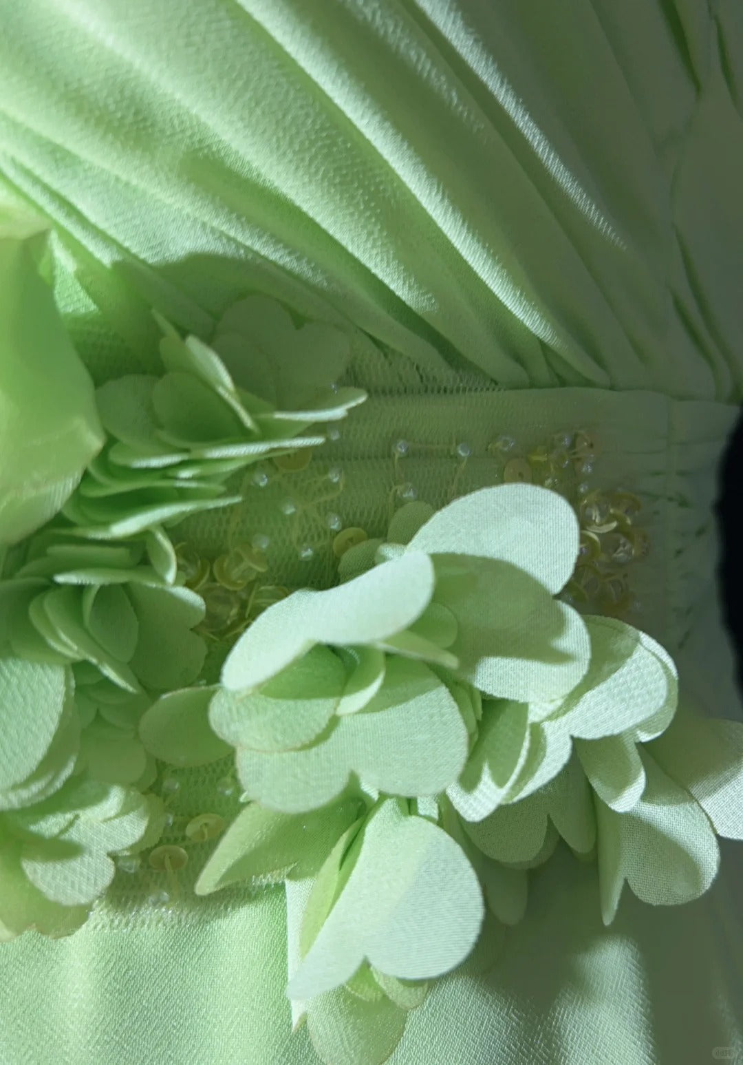 Belles Robes de Bal Coupe Empire Asymétrique en Mousseline Vert avec Volants Longues Tenues de Soirée N3383