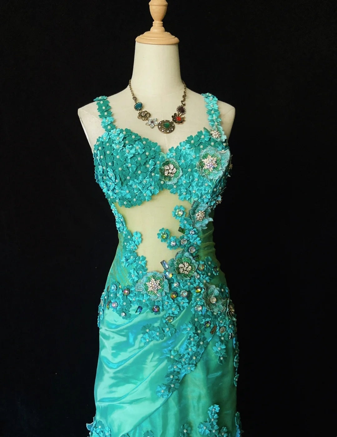 Elegante Abschlussballkleider Meerjungfrau Spaghettiträger Grüner Tüll mit Blumen Bodenlang Formelle Abendgarderobe N3490