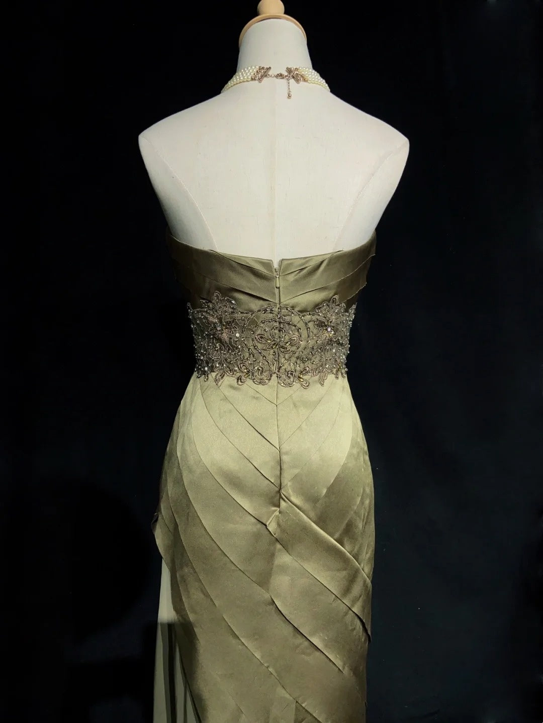 Robes de bal modestes Sirène Cœur Vert olive Satin Sans manches Tenues de cérémonie N3609