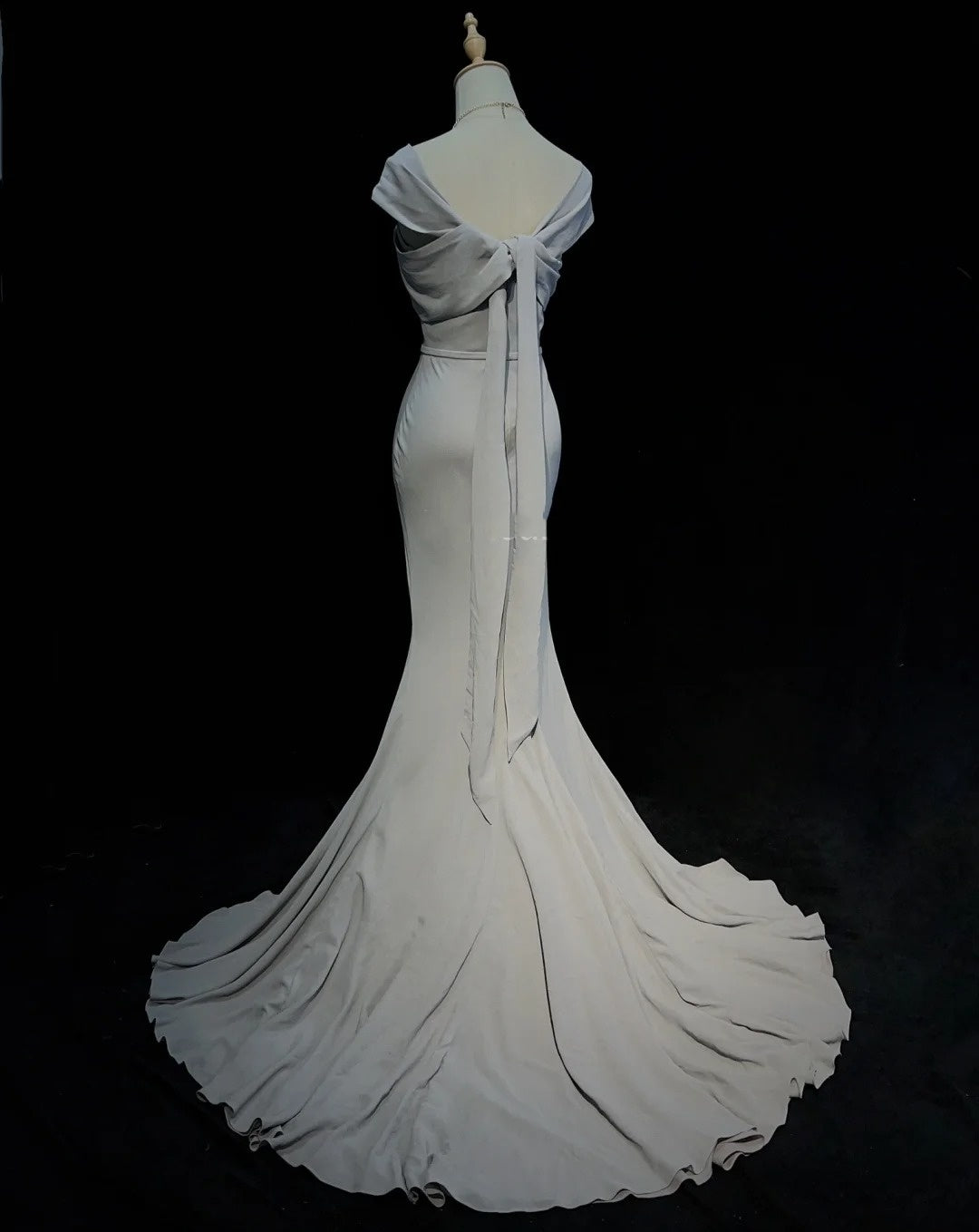 Vintage-Ballkleider Inspo Meerjungfrau Neckholder Grau Lang 1990er Mit Falten Abendkleider N3325