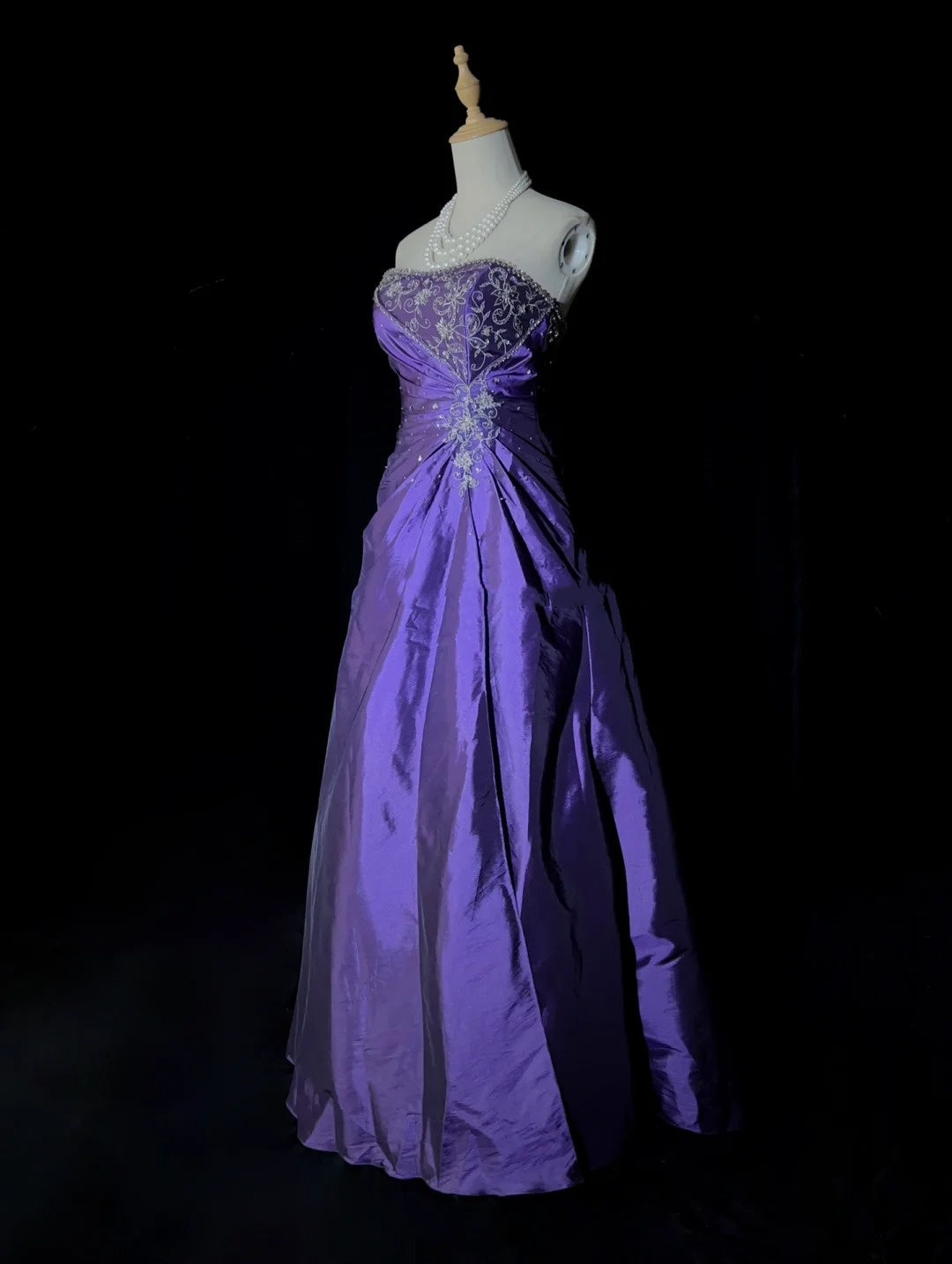Vintage-Abschlussballkleider Ballkleid Trägerlos Lila mit goldener Spitzenapplikation 80er Jahre Lange Formelle Abendgarderobe N3886