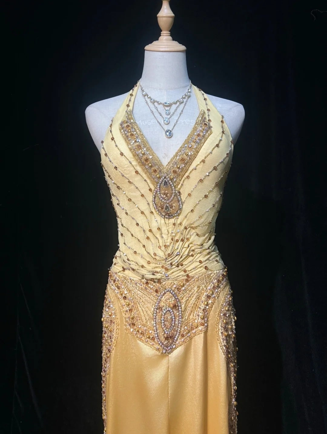 Bescheidene Abschlussballkleider für Oberstufen-Inspiration A-Linie Neckholder Gelb Semi-Formal Lange Abschlussballkleider für Teenager AB2153
