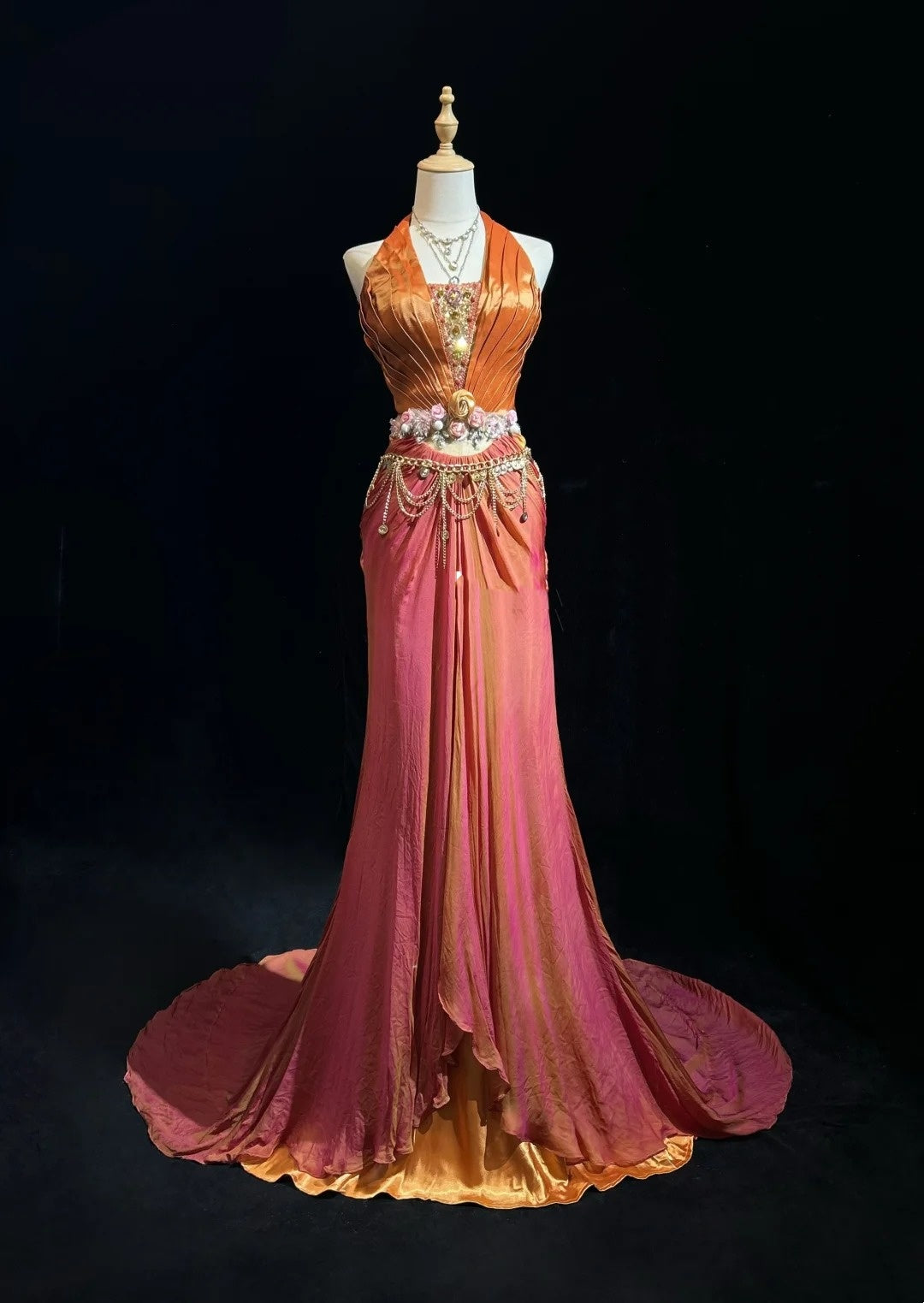 Robes de bal charmantes sirène rose licou en satin orange avec volants longues tenues de soirée N3430