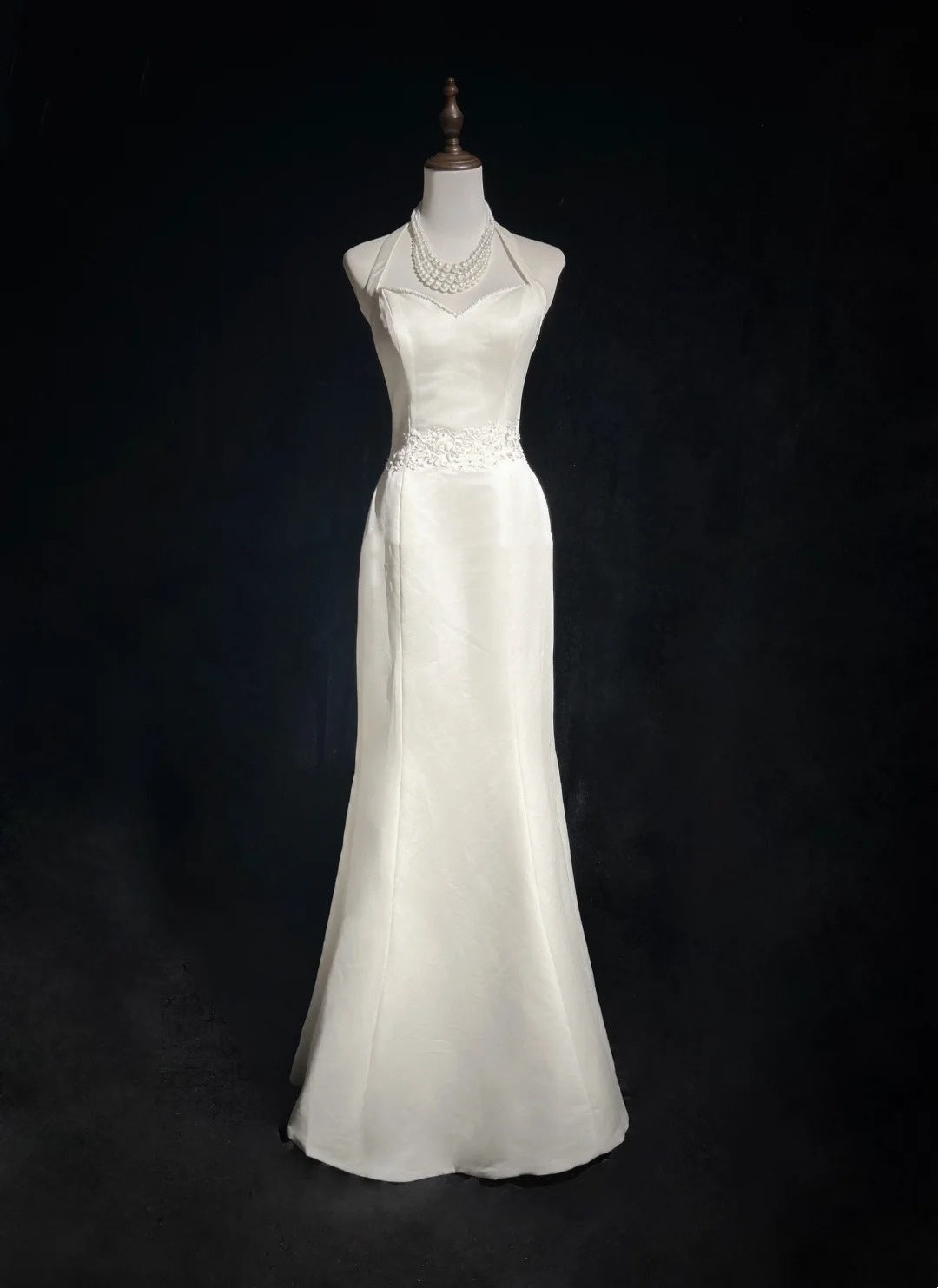 Robes de mariée uniques sirène dos nu satin bohème brodé blanc longue robe de mariée N3290
