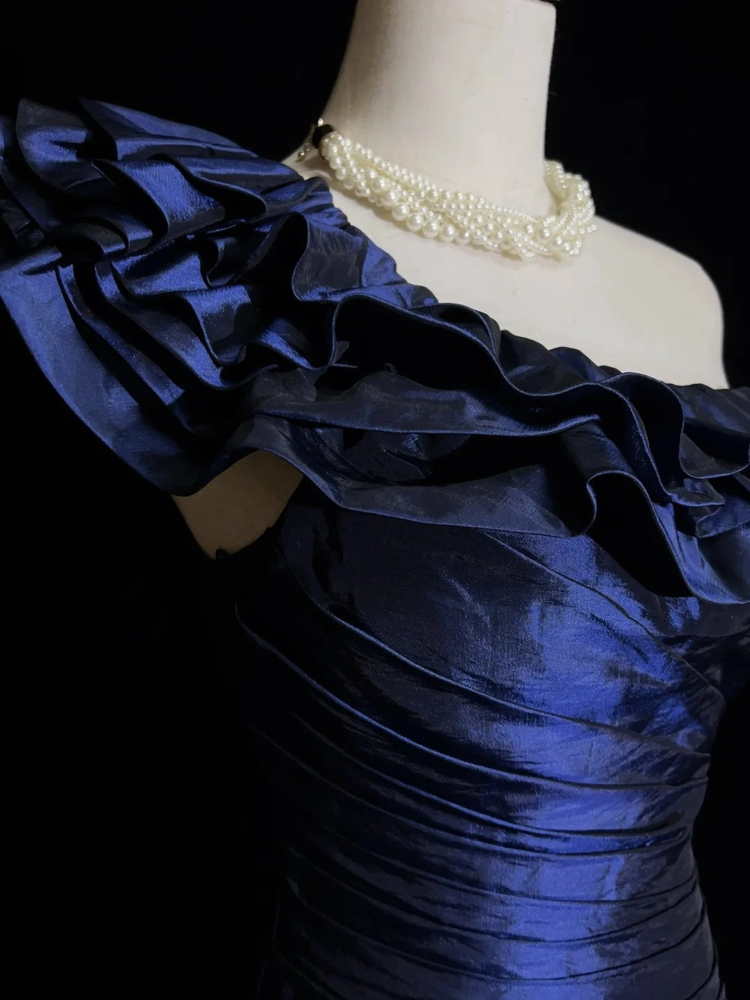 Vintage Prom Dresses 90er Meerjungfrau One Shoulder Navy Blue Satin Lang mit gefalteten Abend-Outfits N3138