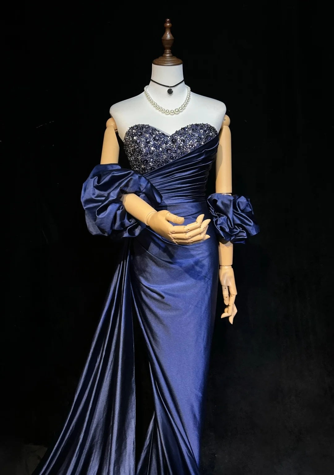 Vintage Meerjungfrauen-Abschlussballkleider mit Herzausschnitt Marineblaues Satin mit Perlenärmeln 90er-Jahre-Abendkleid N2657