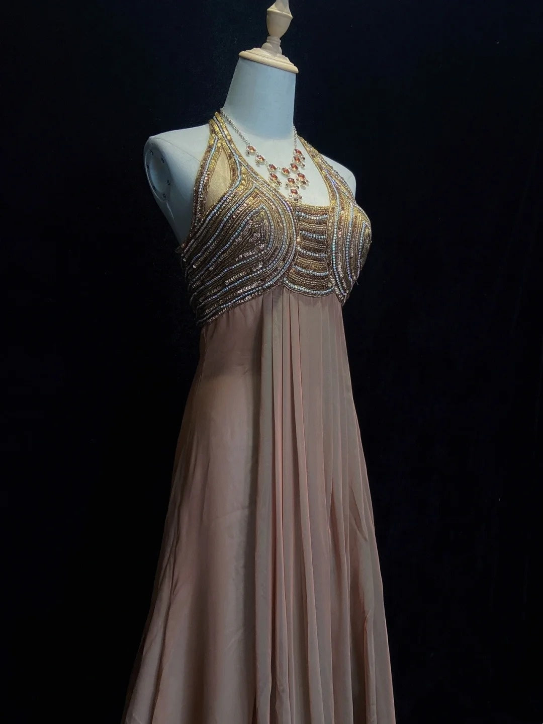 Vintage Abschlussballkleider 80er A-Linie Neckholder Braun Chiffon mit Perlenverzierung Semi-formelle Abendgarderobe N3633