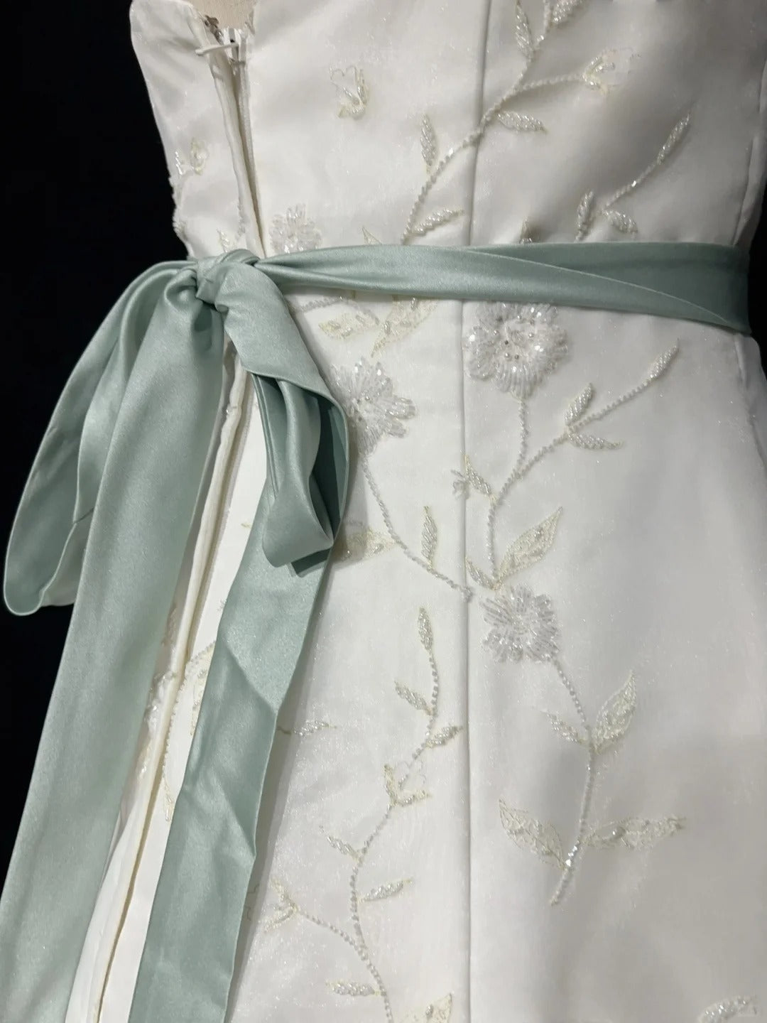 Robes de mariée uniques ligne A bustier blanc avec perles jardin d'été longue robe de mariée N3676