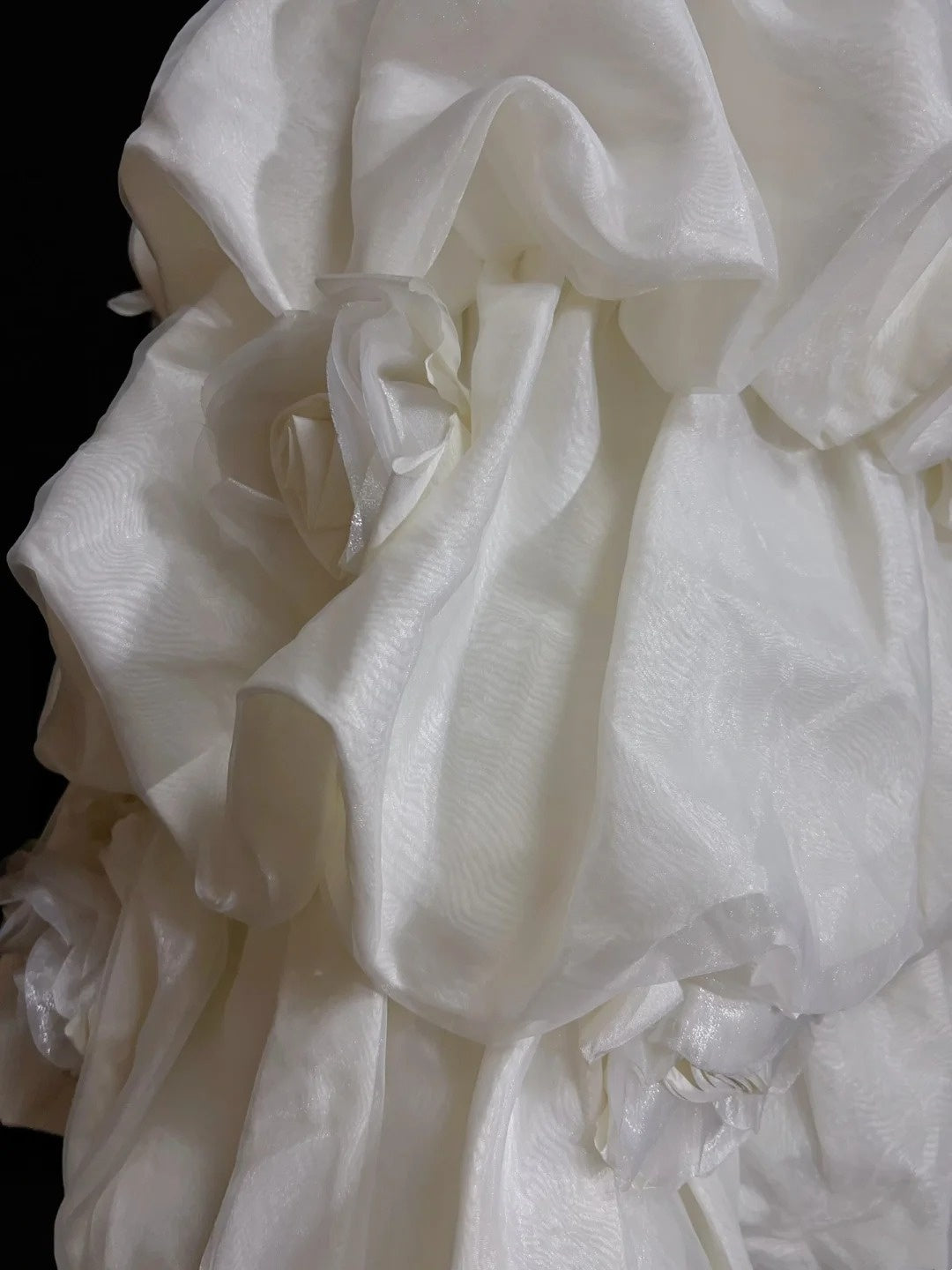 Robes de mariée intemporelles fourreau asymétrique une épaule organza blanc avec courte robe de mariée à volants N3005