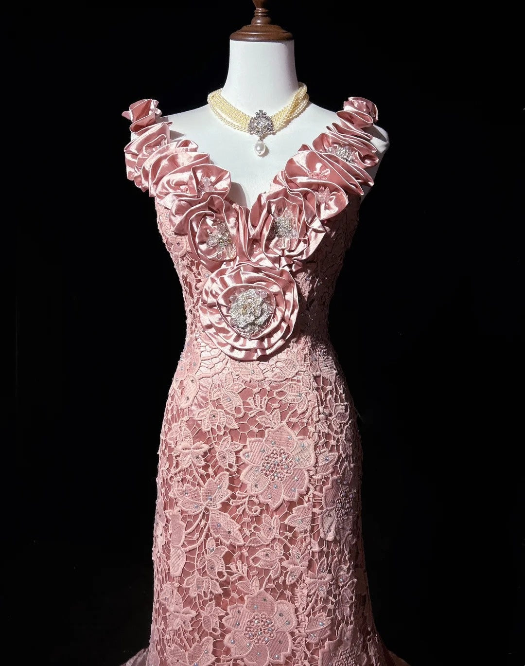 Vintage Meerjungfrauen-Abschlussballkleider mit V-Ausschnitt, rosa Spitze mit 3D-Blumen, lange Abendrobe aus den 1950er Jahren N2594