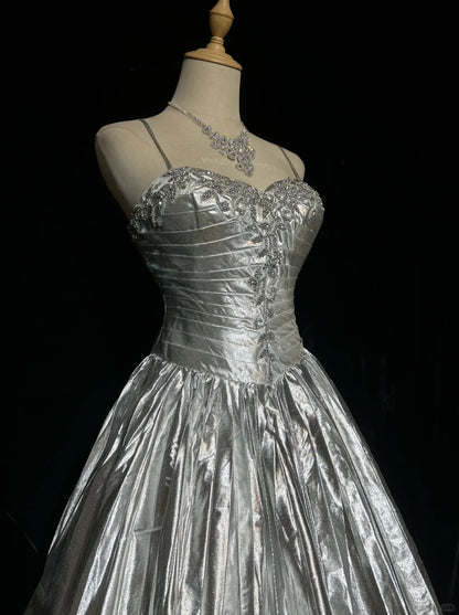 Robe de bal vintage bretelles fines grise longueur genou Inspo senior Robe de soirée d'anniversaire 16e Robes de rentrée scolaire RB3952