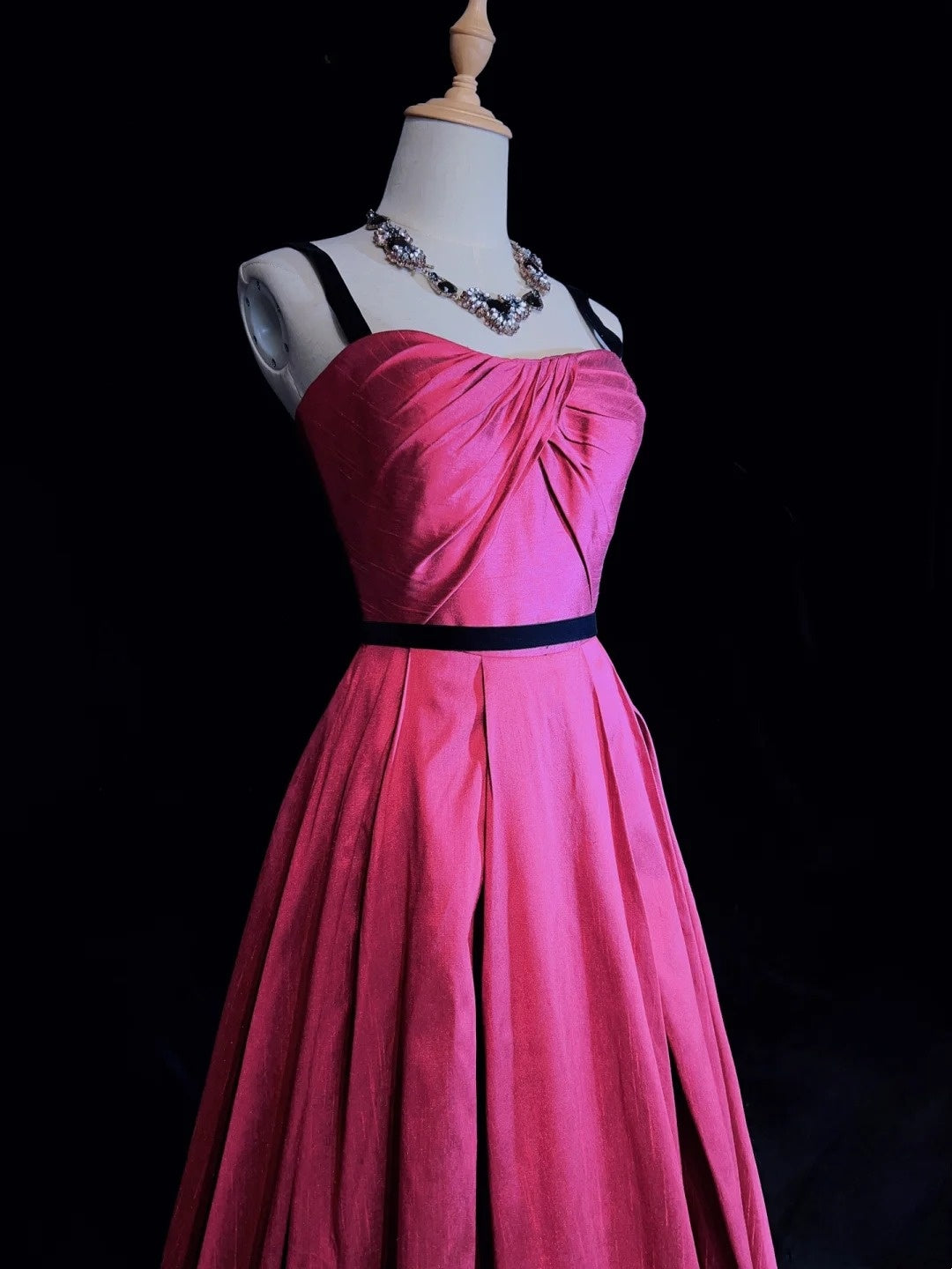 Robes de bal simples Inspo Ligne A Bretelles spaghetti Rose vif Années 80 Robes longues de soirée N3387
