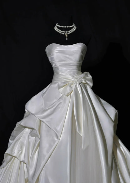 Luxuriöses Brautkleid, Ballkleid, trägerlos, elfenbeinfarben, ärmellos, figurbetont, AB2522
