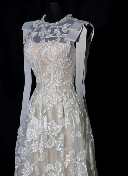 Luxuriöses Brautkleid im A-Linien-Schnitt mit Rundhalsausschnitt und Spitze, figurbetontes Brautkleid AB2520