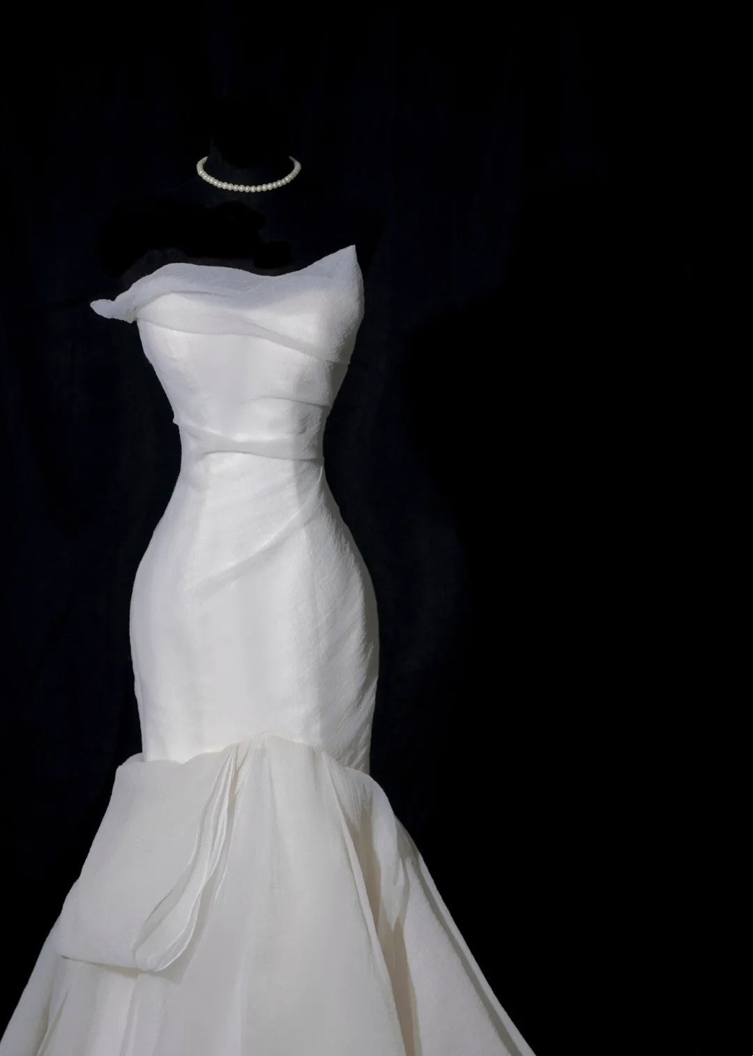 Robe de mariée sirène bustier ivoire sans manches, coupe ajustée AB2526