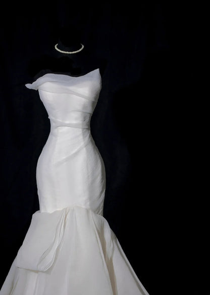 Robe de mariée sirène bustier ivoire sans manches, coupe ajustée AB2526