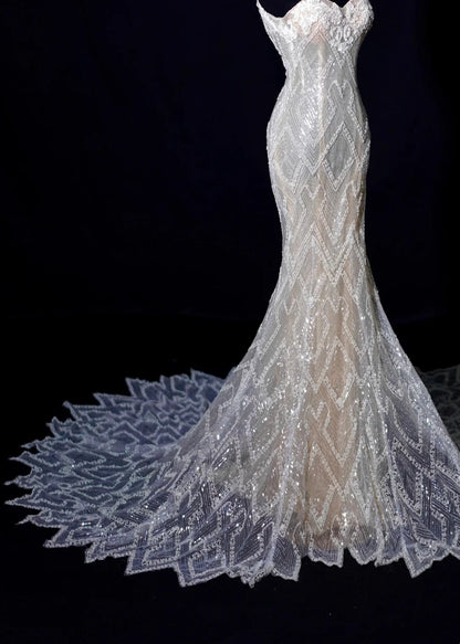 Robe de mariée sirène intemporelle à fines bretelles en dentelle blanche, robe de mariée longue et ajustée AB2523