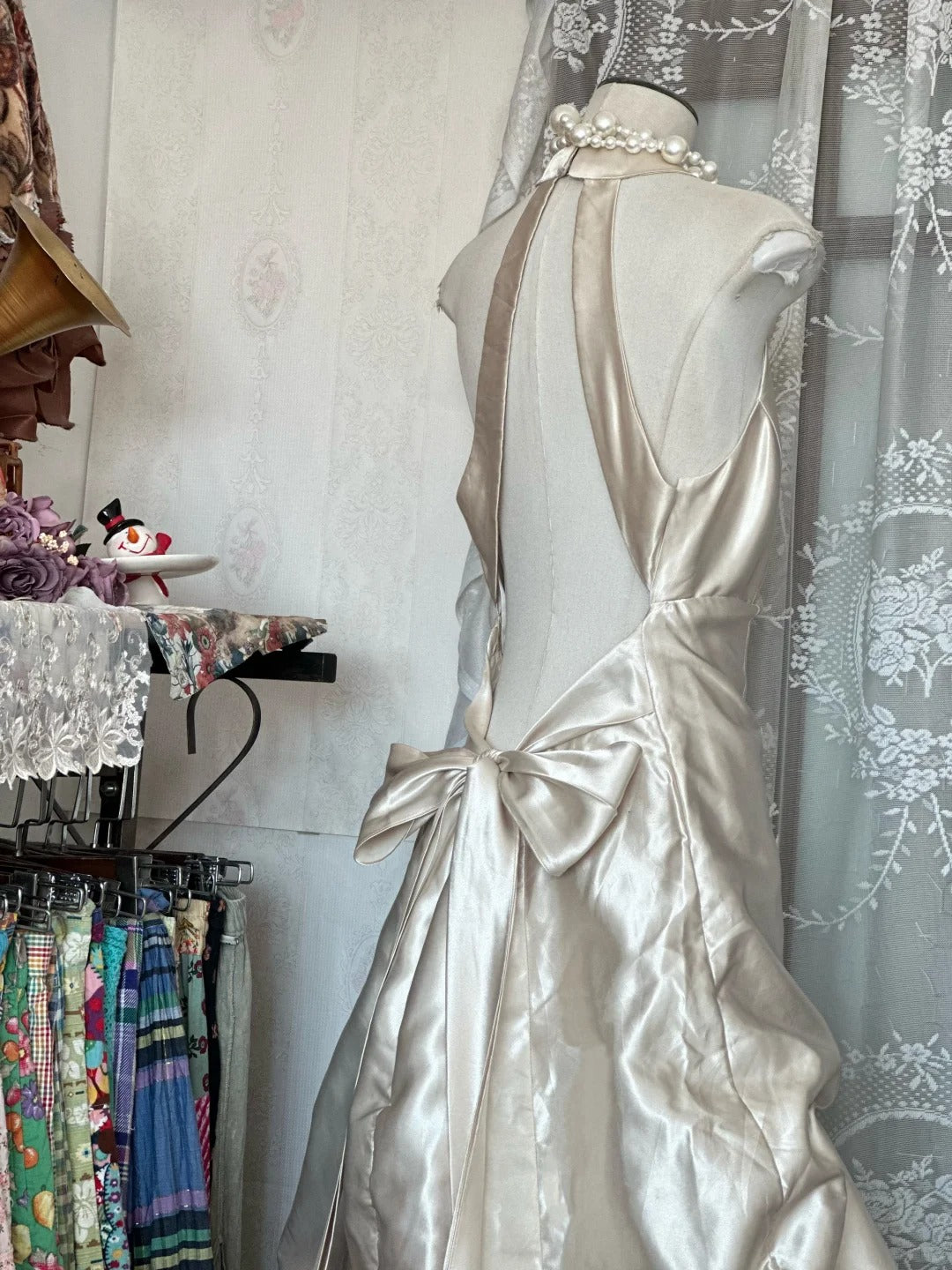 Elegante Ballkleider Neckholder Champagner Satin Ärmellos Lange Formelle Abendgarderobe N3774