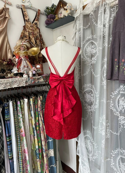 Robe courte de soirée en satin rouge avec bretelles spaghetti et fourreau simple pour remise de diplôme ou anniversaire N3742